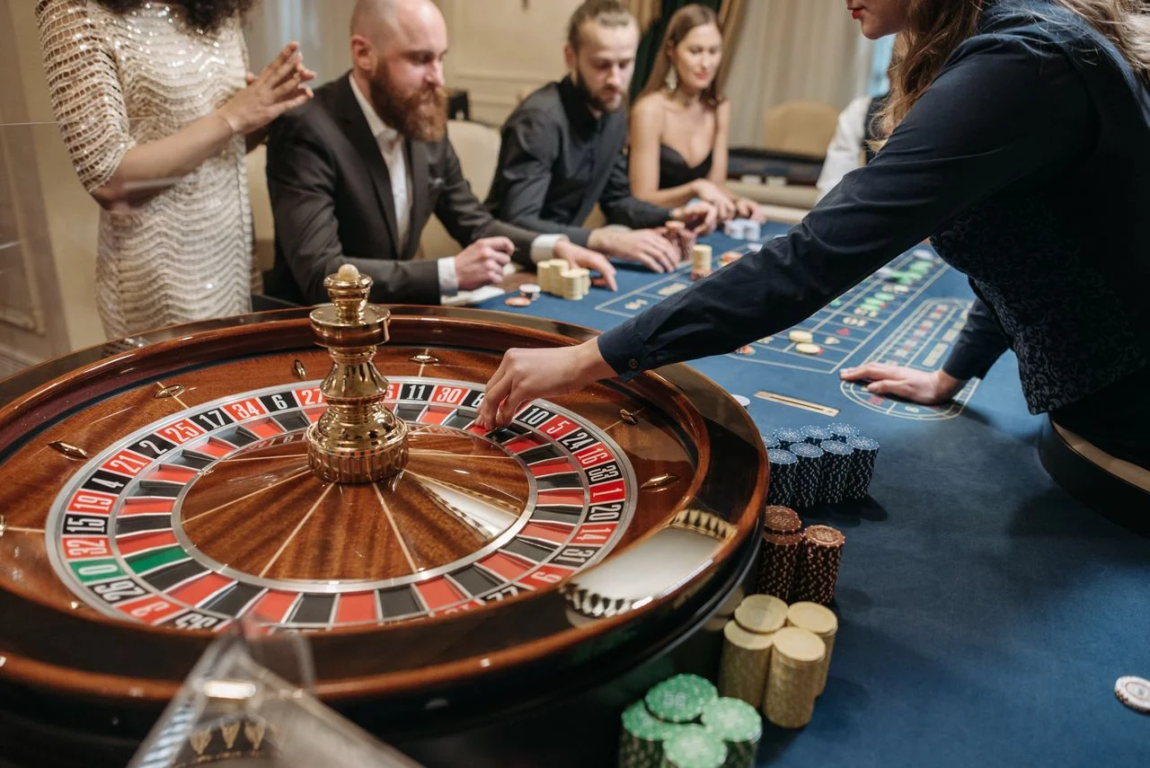 sh8bet: Bạn Đã Sẵn Sàng Cho Những Quyết Định Trên Bàn Poker?